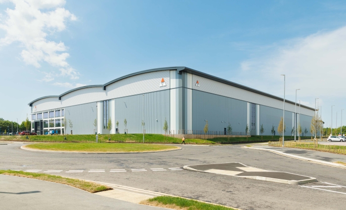 Biggleswade logistics development at Symmetry Park delivered by VolkerFitzpatrick for Tritax Big Box Developments
