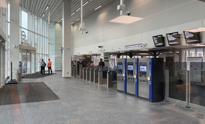 Ilford Station entrance hall.jpg