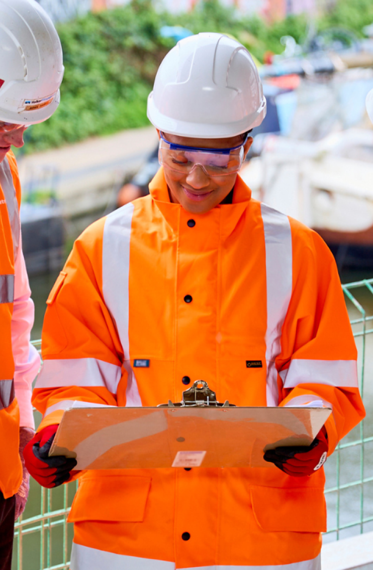 Team discussion on site