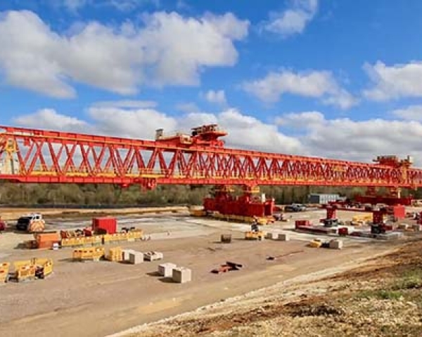 Launching girder for HS2's Colne Valley Viaduct.jpg
