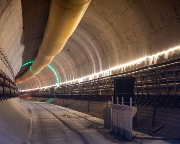 Chiltern tunnel curving out of sight November 2022 50596.JPG