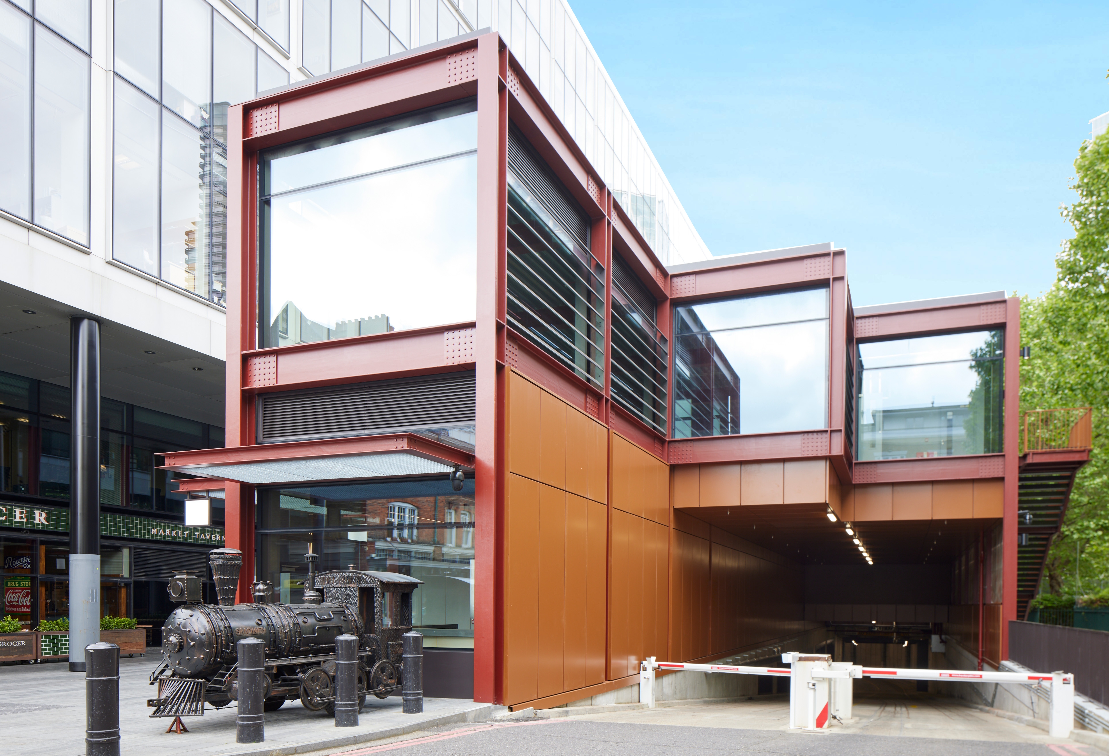 C14312 Bishops Square 250523 PP_GP_2810(1.0)sky.jpg