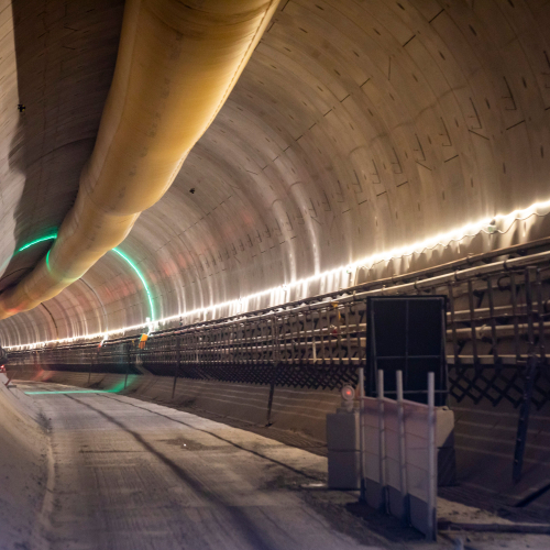 Chiltern tunnel curving out of sight November 2022 50596.JPG